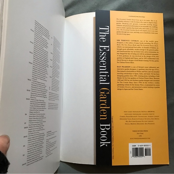 The Essential Garden Book TERENCE CONRAN AND DAN PEARSON - Picture 9 of 10